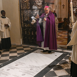 Gedenken an verstorbene Bischöfe - Bischofskapelle des Ägydiusdoms